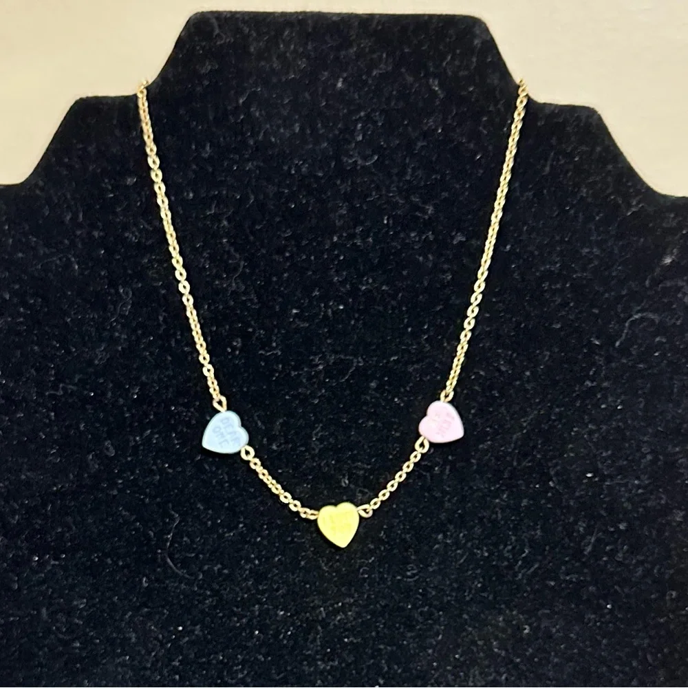 VTG AVON CONVERSATION HEARTS NECKLACE VALENTINES DAY! RARE. 15” from tip to tip - Picture 4 of 10